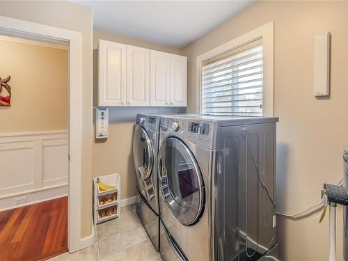 2454 Andover Rd, Nanoose Bay, BC - Indoor Photo Showing Laundry Room
