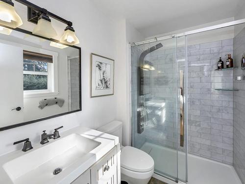 2042 Sunnybrook Lane, Shawnigan Lake, BC - Indoor Photo Showing Bathroom