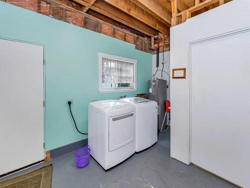 2042 Sunnybrook Lane, Shawnigan Lake, BC - Indoor Photo Showing Laundry Room