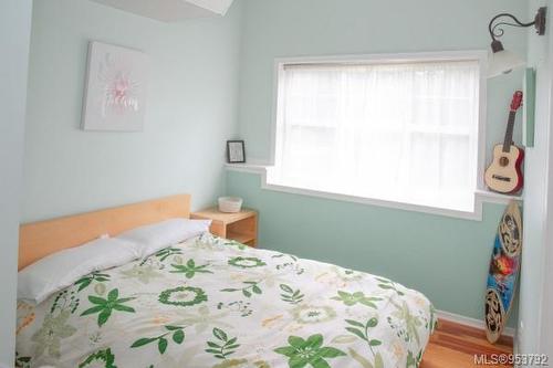 2042 Sunnybrook Lane, Shawnigan Lake, BC - Indoor Photo Showing Bedroom