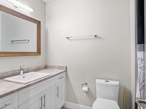 2374 Extension Rd, Nanaimo, BC - Indoor Photo Showing Bathroom