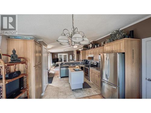 1750 Lenz Road Unit# 87, West Kelowna, BC - Indoor Photo Showing Kitchen