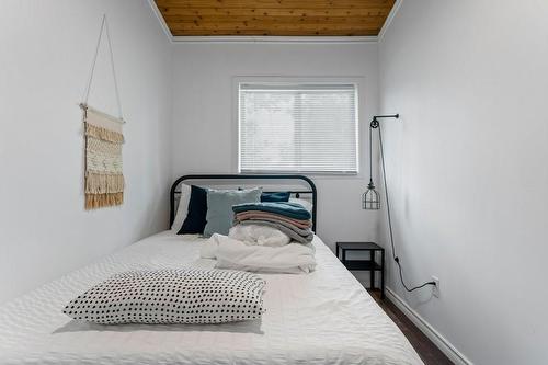 25 Erie Heights Line, Lowbanks, ON - Indoor Photo Showing Bedroom