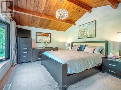 13716 22Nd Side Rd, Halton Hills, ON - Indoor Photo Showing Bedroom