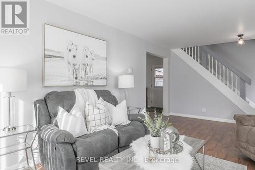 36 Birchcliff Ave, Kawartha Lakes, ON - Indoor Photo Showing Living Room