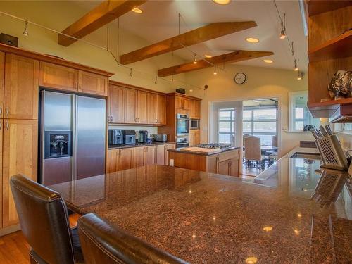 4246 Armadale Rd, Pender Island, BC - Indoor Photo Showing Kitchen
