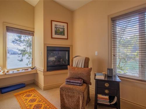 4246 Armadale Rd, Pender Island, BC - Indoor With Fireplace