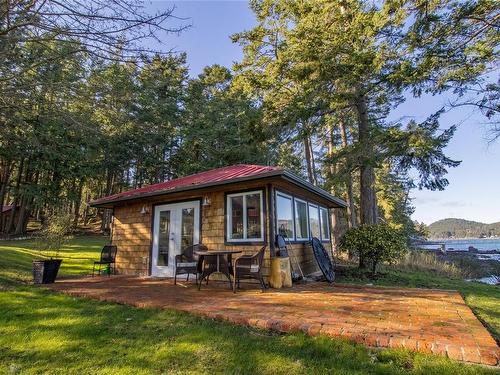 4246 Armadale Rd, Pender Island, BC - Outdoor