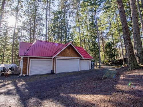 4246 Armadale Rd, Pender Island, BC - Outdoor