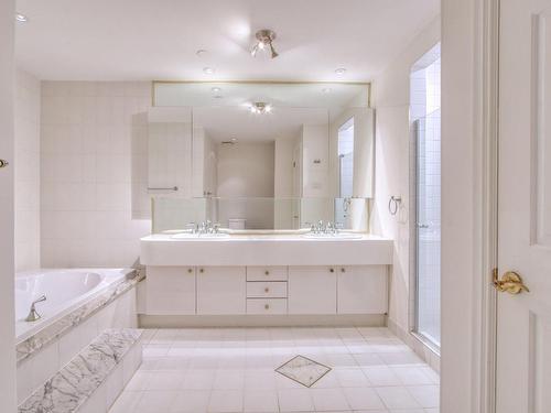 Salle de bains attenante Ã  la CCP - 206-4700 Rue Ste-Catherine O., Westmount, QC - Indoor Photo Showing Bathroom