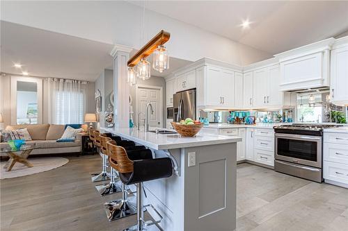 123 Arthur Street, St. Catharines, ON - Indoor Photo Showing Kitchen With Upgraded Kitchen