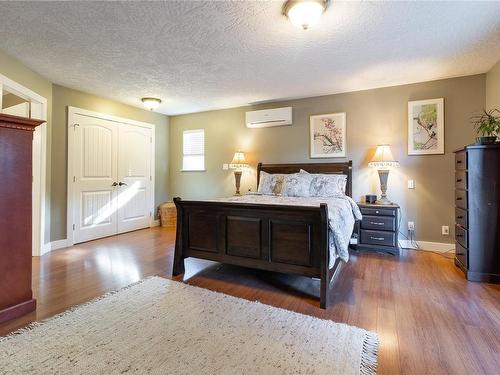 1695 Nahmint Rd, Qualicum Beach, BC - Indoor Photo Showing Bedroom