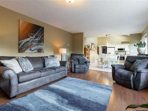 1695 Nahmint Rd, Qualicum Beach, BC - Indoor Photo Showing Living Room
