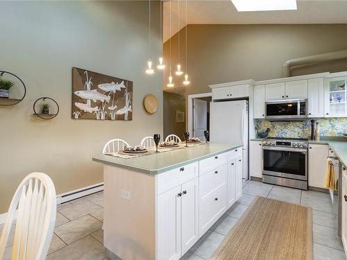 1695 Nahmint Rd, Qualicum Beach, BC - Indoor Photo Showing Kitchen