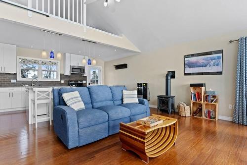 2894 Lakeshore Road, Haldimand County, ON - Indoor Photo Showing Living Room
