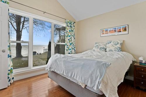 2894 Lakeshore Road, Haldimand County, ON - Indoor Photo Showing Bedroom