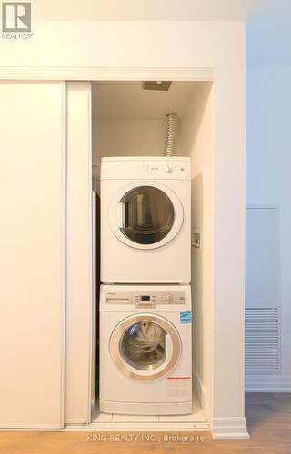 #2710 -88 Blue Jays Way W, Toronto, ON - Indoor Photo Showing Laundry Room