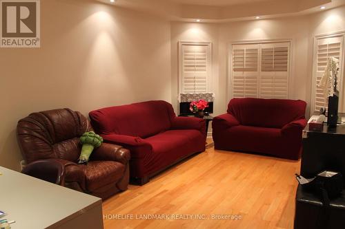 89 William Booth Avenue, Newmarket, ON - Indoor Photo Showing Living Room