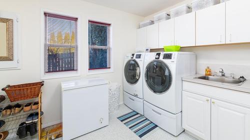 304 Dugan Street, Creston, BC - Indoor Photo Showing Laundry Room