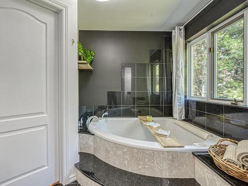 Ensuite bathroom - 850 Place Fleurie, Sainte-Adèle, QC - Indoor Photo Showing Bathroom