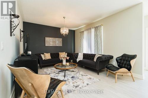 147 Kingsmere Cres, New Tecumseth, ON - Indoor Photo Showing Living Room