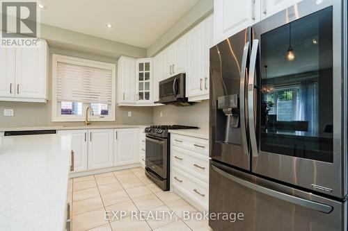 147 Kingsmere Cres, New Tecumseth, ON - Indoor Photo Showing Kitchen