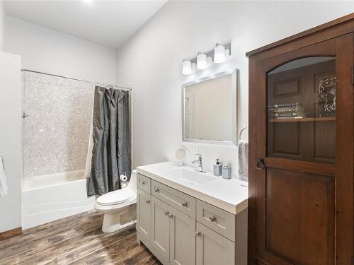 7376 Peri Rd, Lake Cowichan, BC - Indoor Photo Showing Bathroom