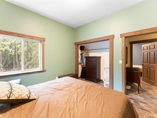 7376 Peri Rd, Lake Cowichan, BC - Indoor Photo Showing Bedroom