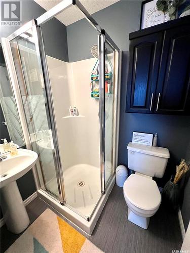 504 Highland Drive, Swift Current, SK - Indoor Photo Showing Bathroom