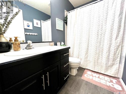 504 Highland Drive, Swift Current, SK - Indoor Photo Showing Bathroom