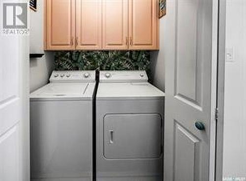 504 Highland Drive, Swift Current, SK - Indoor Photo Showing Laundry Room