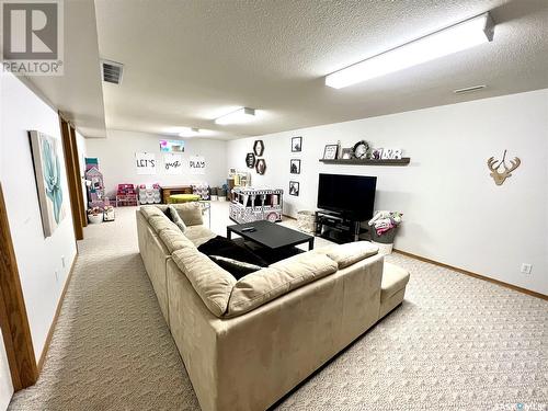 504 Highland Drive, Swift Current, SK - Indoor Photo Showing Living Room