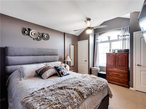 5014 Desantis Drive, Beamsville, ON - Indoor Photo Showing Bedroom
