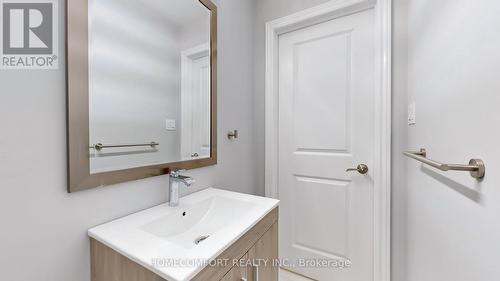 15 Justice Gdns, Toronto, ON - Indoor Photo Showing Bathroom