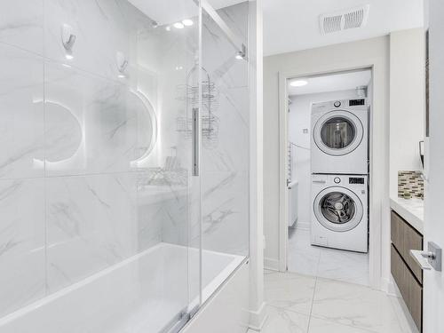 Salle de bains - 309-5505 Boul. Du Quartier, Brossard, QC - Indoor Photo Showing Laundry Room
