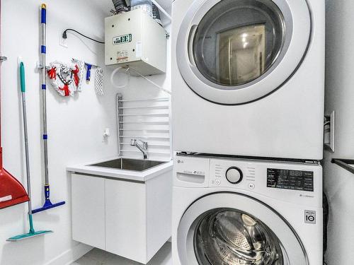 Salle de lavage - 309-5505 Boul. Du Quartier, Brossard, QC - Indoor Photo Showing Laundry Room