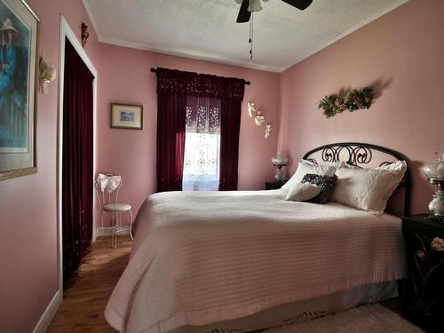 Master bedroom - 2319  - 2323 Av. Sylva-Clapin, Saint-Hyacinthe, QC - Indoor Photo Showing Bedroom