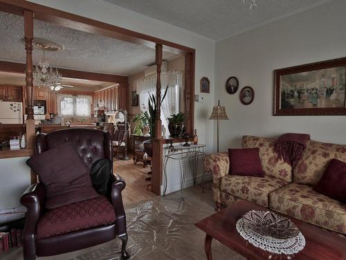 Living room - 2319  - 2323 Av. Sylva-Clapin, Saint-Hyacinthe, QC - Indoor Photo Showing Living Room