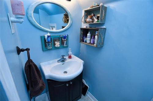 83 Sherman Avenue N, Hamilton, ON - Indoor Photo Showing Bathroom