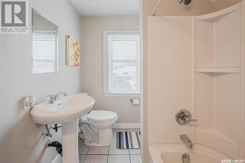 1529 Cumberland Avenue S, Saskatoon, SK - Indoor Photo Showing Bathroom
