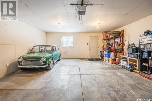 1529 Cumberland Avenue S, Saskatoon, SK - Indoor Photo Showing Garage