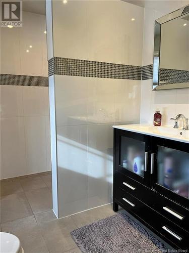 105 Waverly Drive, Miramichi, NB - Indoor Photo Showing Bathroom