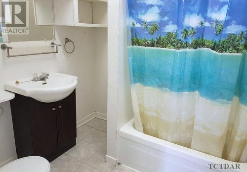 8 Poplar Ave, Kirkland Lake, ON - Indoor Photo Showing Bathroom