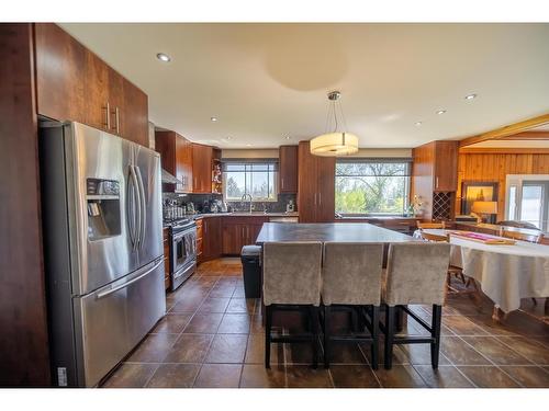 380 Ivy Road, Cranbrook, BC - Indoor Photo Showing Kitchen With Upgraded Kitchen