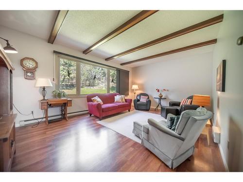 380 Ivy Road, Cranbrook, BC - Indoor Photo Showing Living Room