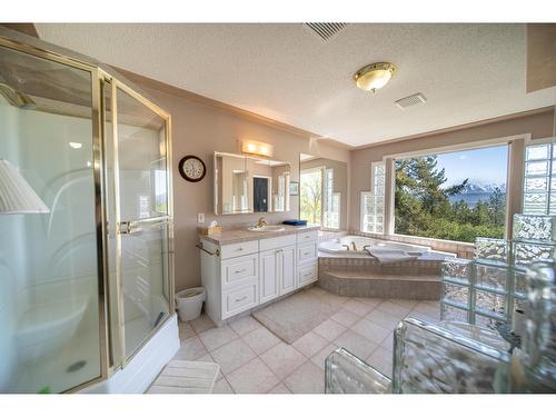 380 Ivy Road, Cranbrook, BC - Indoor Photo Showing Bathroom
