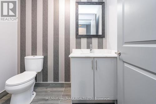 143 Main Street E, Hamilton, ON - Indoor Photo Showing Bathroom