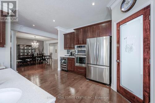 4072 Highland Park Drive, Lincoln, ON - Indoor Photo Showing Kitchen