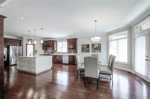 Large dinette in spacious kitchen - 4072 Highland Park Drive, Beamsville, ON - Indoor
