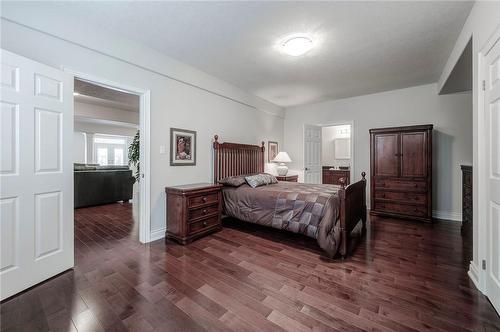 Lower level primary with full sized window - 4072 Highland Park Drive, Beamsville, ON - Indoor Photo Showing Bedroom